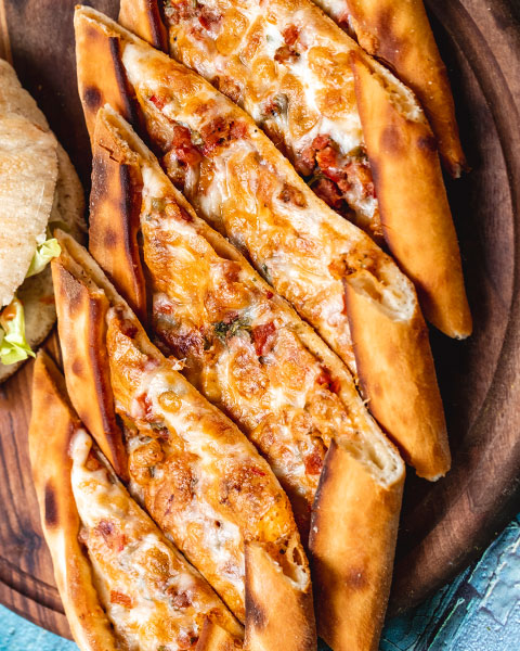 Kuşbaşılı Kaşarlı Pide